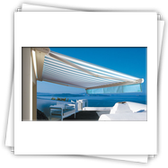 Tenda da sole modello SK,a bracci estensibili,cassonata a chiusura ermetica.
